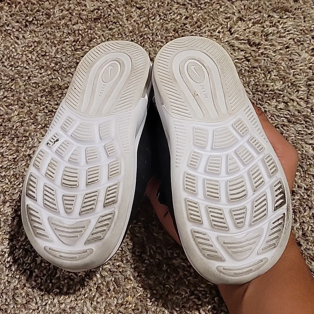 Sneakers - Picture 3 of 3